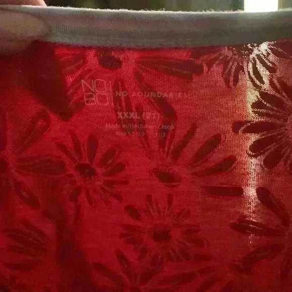 No boundaries blouse NWT - Picture 4 of 4